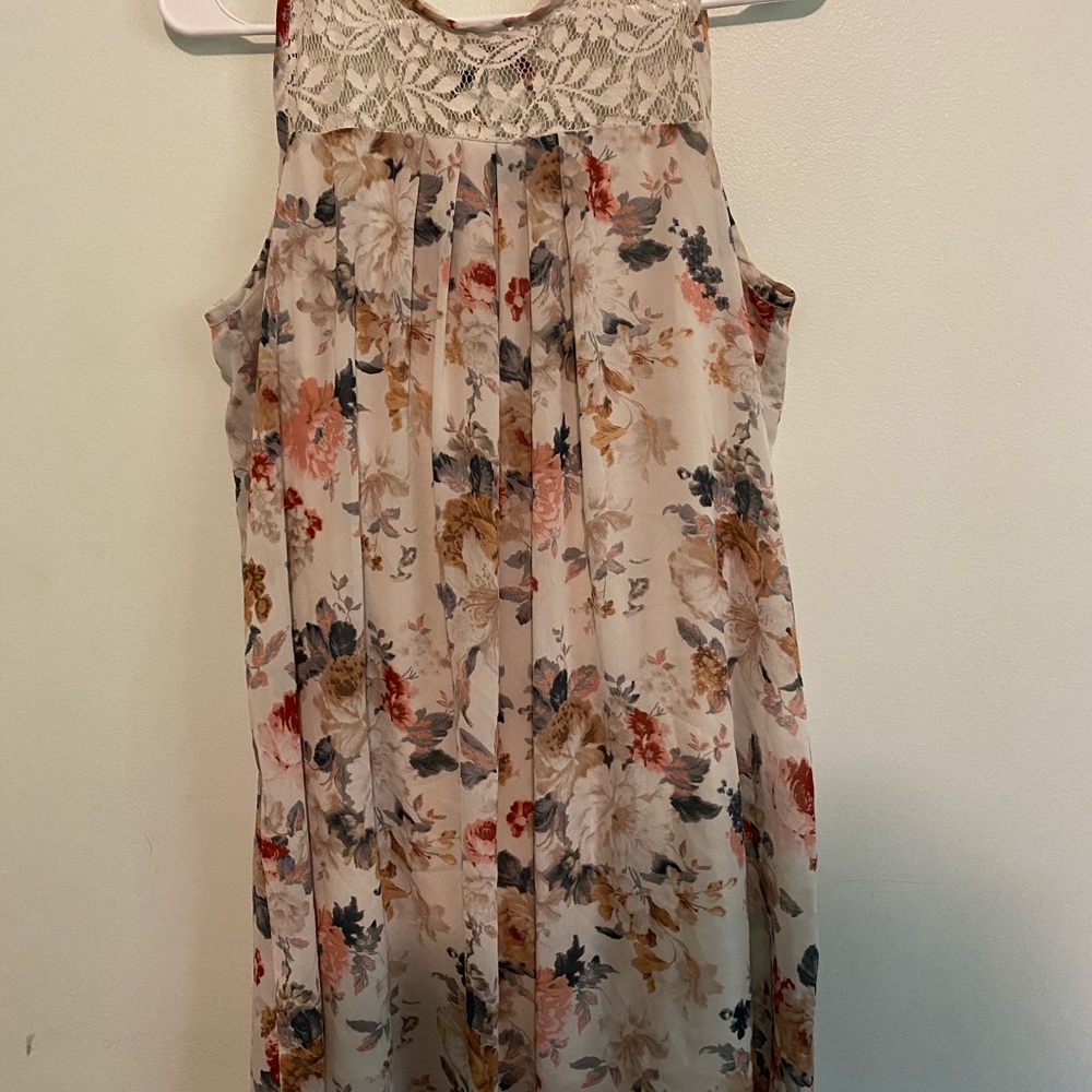 Size Medium. Floral Dress.